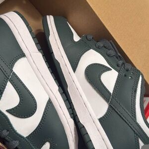 Nike dark emerald green color